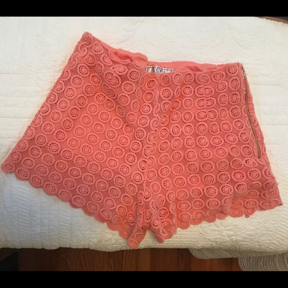 SHORTS - Light Pink Crochet